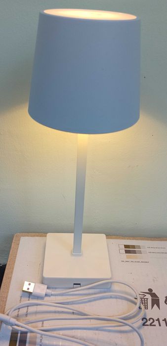 Настолна / нощнаLED лампа с тристепенно димиране
- За 5 €вро