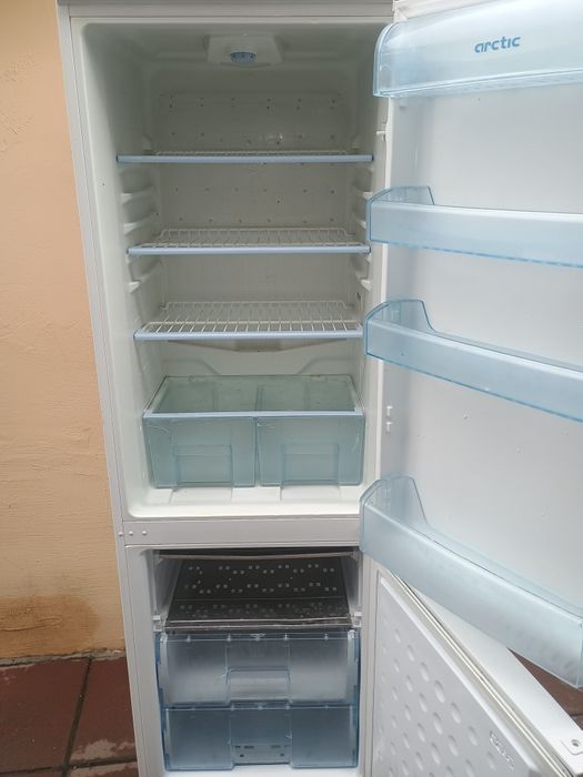 Frigider cu congelator tip combină frigorifică îndesit artic Privileg