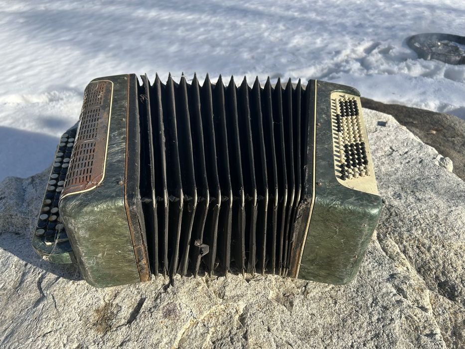 Продам баян советский