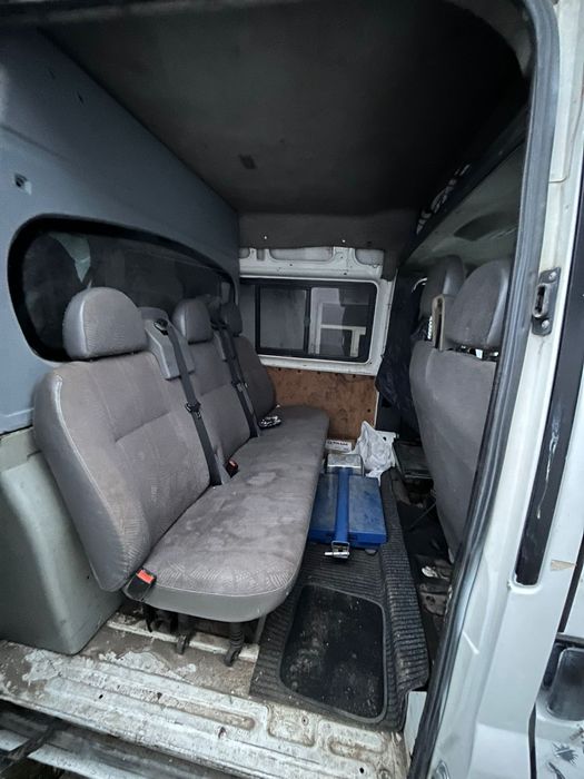 Vând Ford Transit 5+1