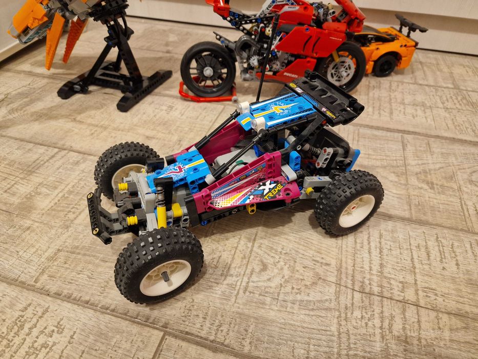 LEGO Technic 42124 - Vehicul de teren / Off-Road Buggy