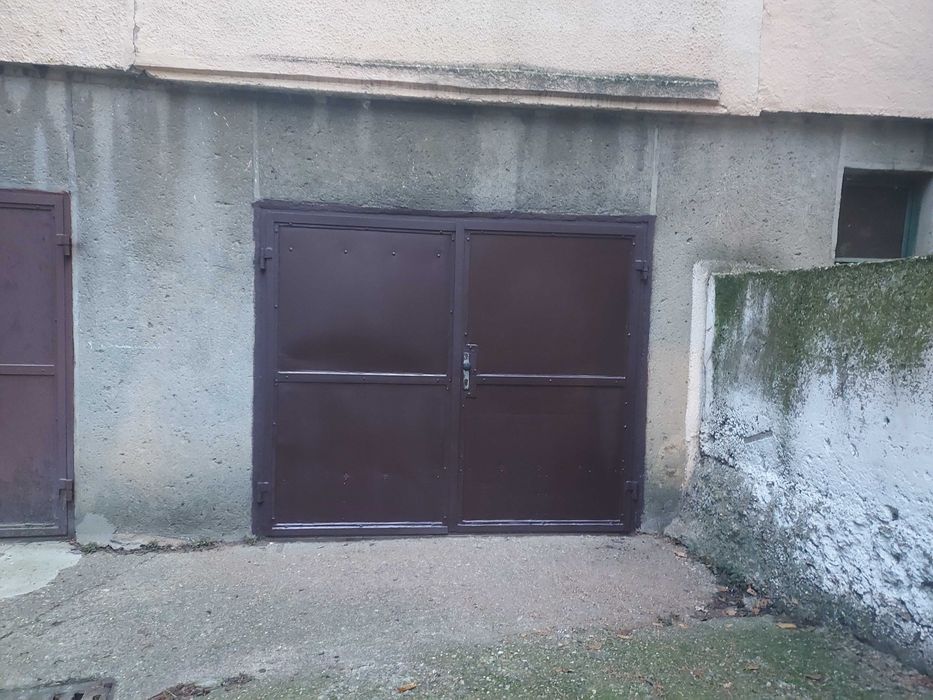 Vând apartament 5 camere + 1 sau 2 garaje la demisol (Vlaicu-Stupilor)