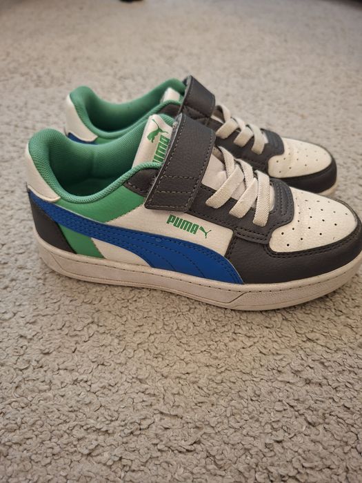 Детски затворени обувки