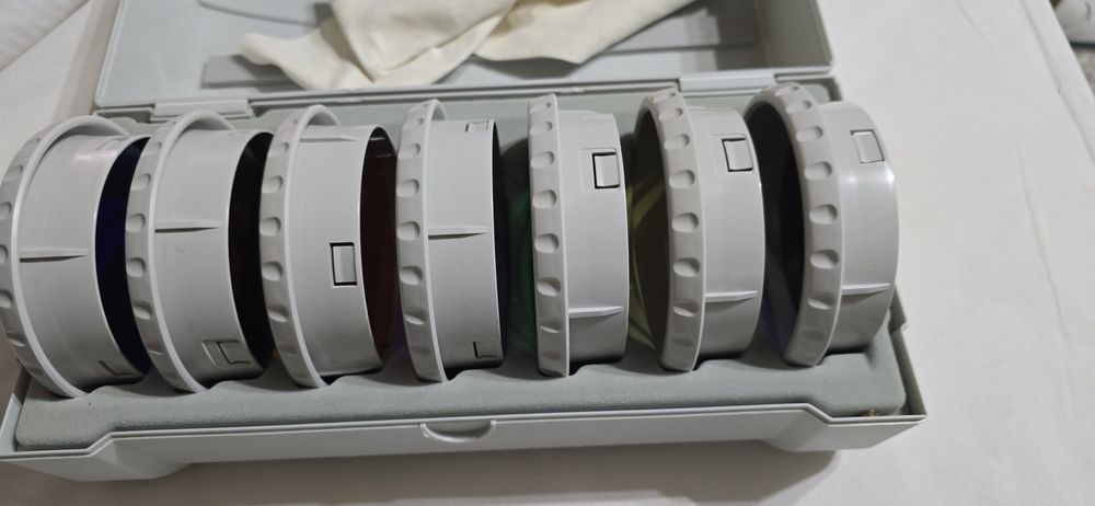 Lampă BIOPTRON profesională cu stativ + set filtre – stare impecabilă.