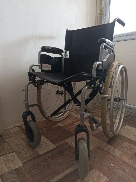 Продам инвалидное кресло-коляска Армед H001