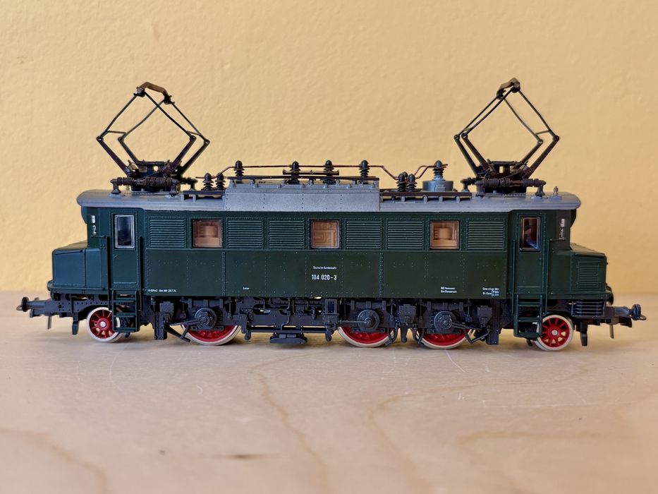 Локомотив Roco 04144S DB BR 104 влак, влакче, Piko