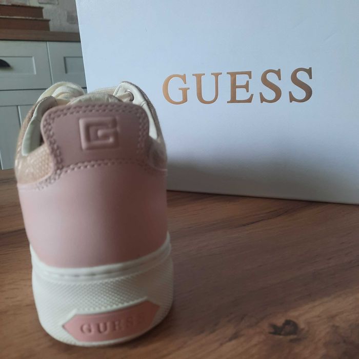 Маратонки...Guess