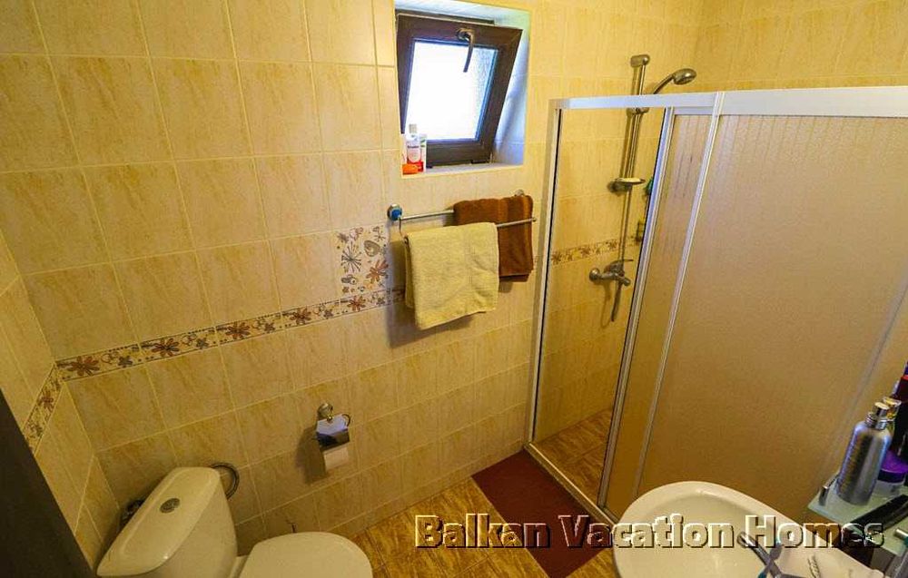 Красива къща във вилната зона южно от Балчик