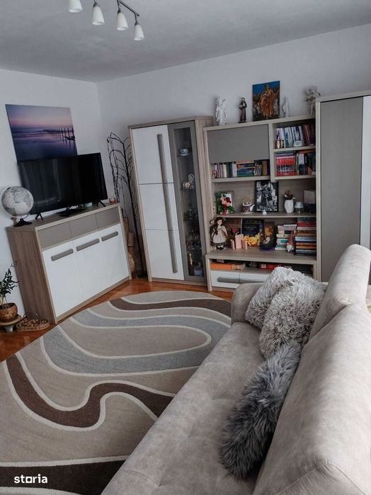 cv 185 Hortensiei, apartament 2 camere decomandat,etaj III+loc parcare