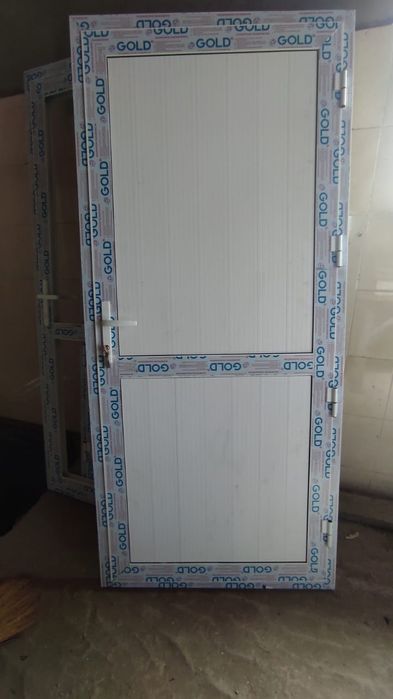 Алюминиевый двери и окошко