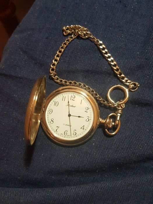 Джобен часовник роберт работи без грешка изпраща