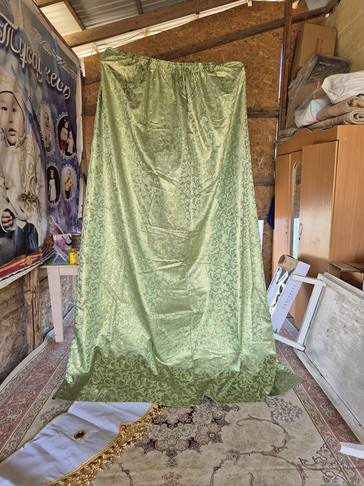 Срочно көшуге байланысты перде сатылады.