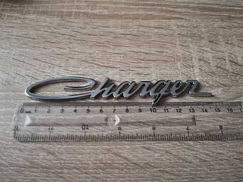 сребриста емблема Dodge Charger стар стил