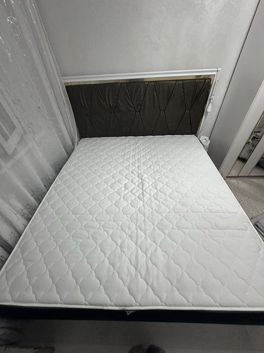 Продаю кровать с матрасом