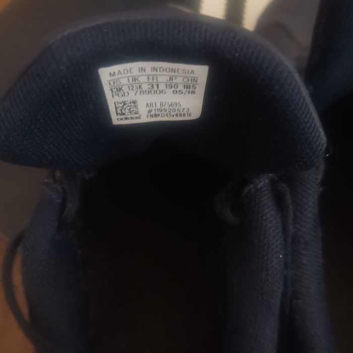 Детски обувки Adidas номер 31