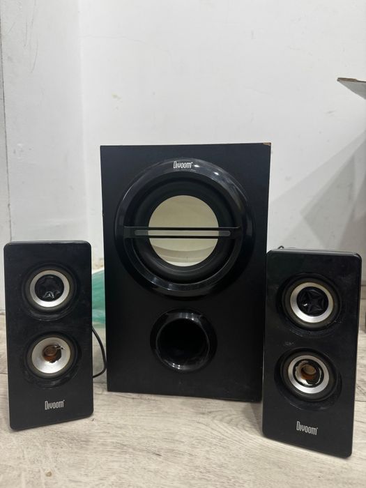 Колонка большая и два доп рядом