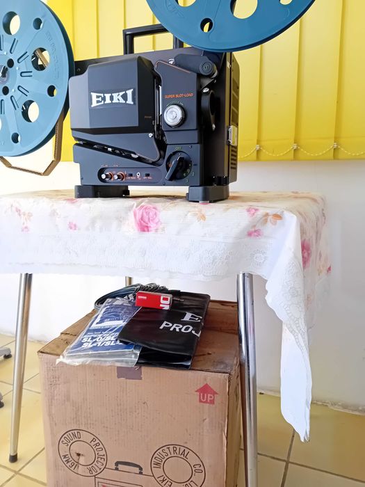 Aparat proiectie film nou statie amplificare