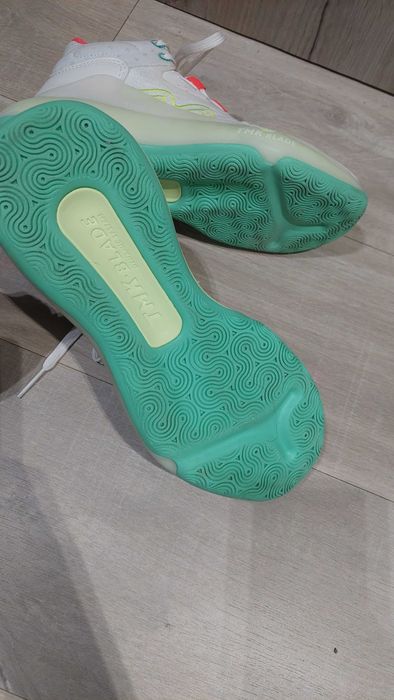 Баскетболни обувки