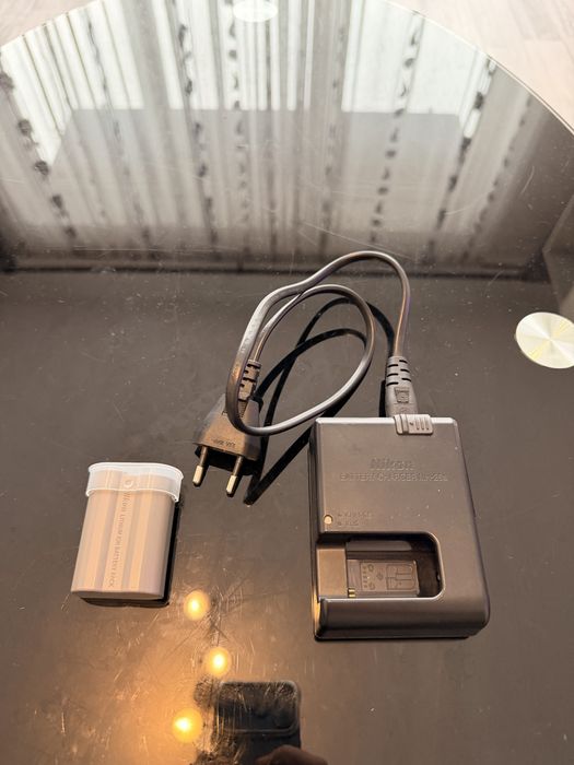 Vand DSLR Nikon D7500 cu accesorii