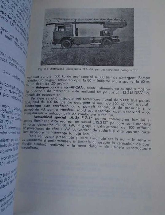 Chiriac Vasiliu - Automobilul in Romania. Istorie si Tehnica (Flux 1994, 338 pag) istoria masinilor transporturilor automobilului ACR auto masina RARA