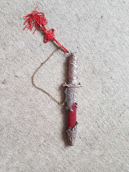 военен нож кинжал