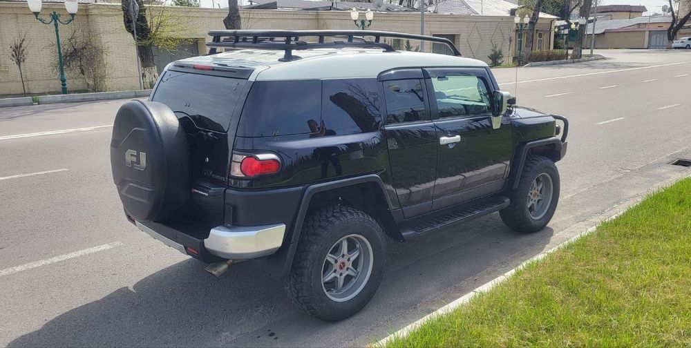 Toyota FJ Cruiser. Два бака 160 л.  Разрешение газ пропан.