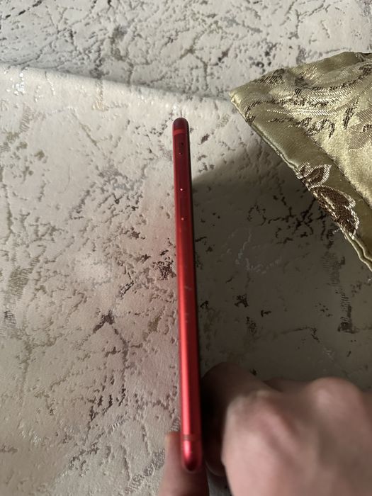 Продам iphone se8 в новом состоянии