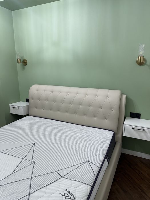 Кровать с матрасом ортопедическим 180х220х22