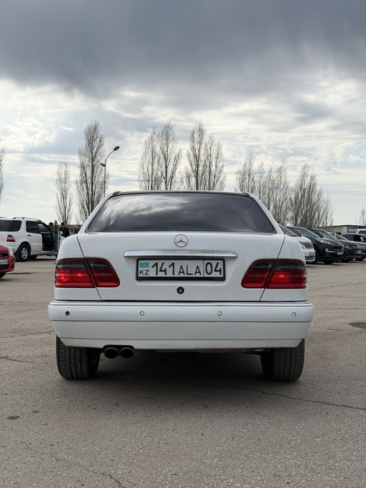 Mercedes Benz E240 W210