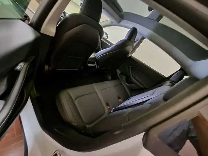 Dezmembrez Tesla Model Y 2022