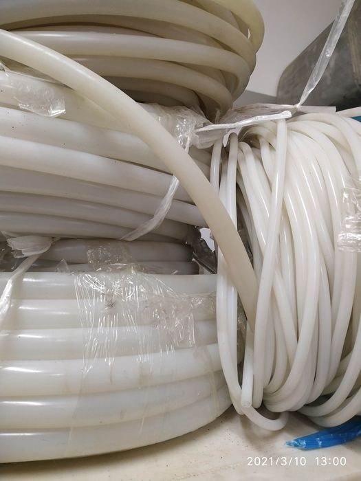 Шланги силиконовые и листы уплотнитель.