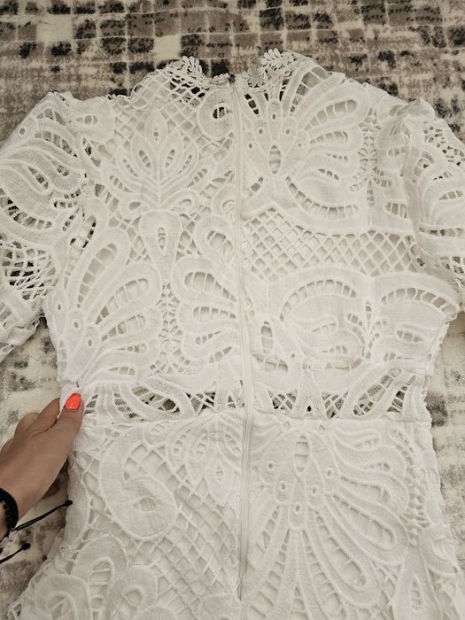 Дантелена бяла рокля