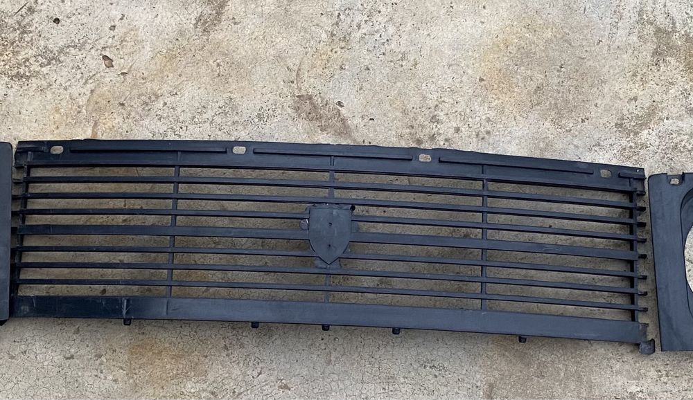 Grila masca centrala fata Dacia 1300 1310