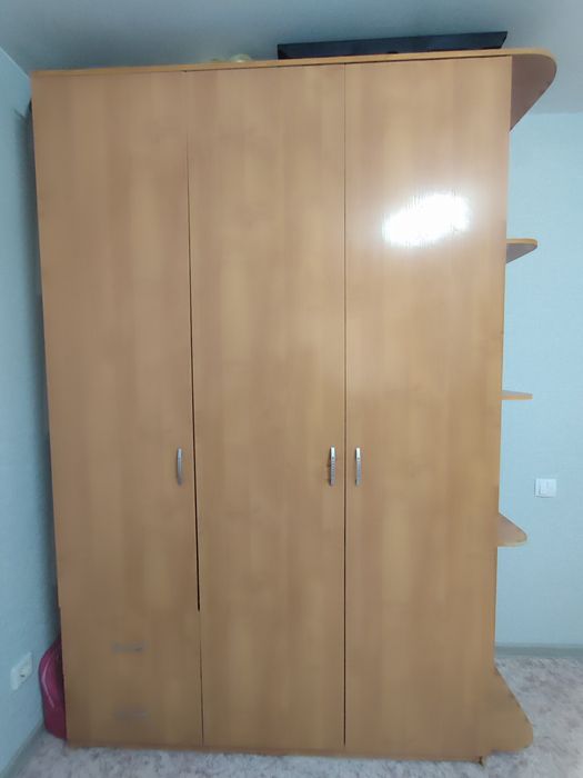 Продам шкаф вместительный