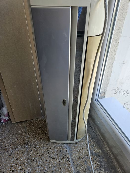 Продавам два работещи климатика за части