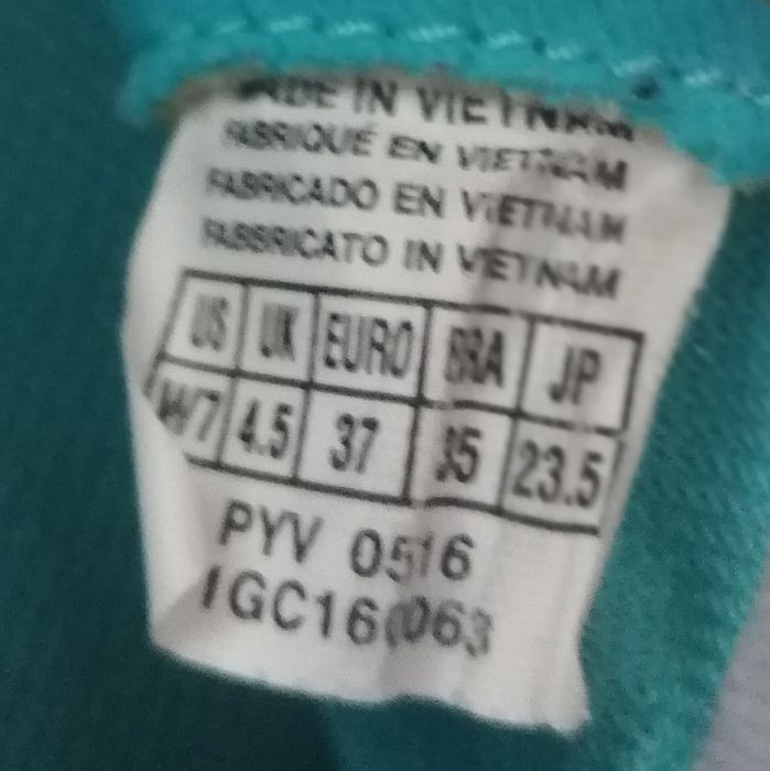 Adidasi Mizuno handbal tenis masa badminton sala interior nike asivs