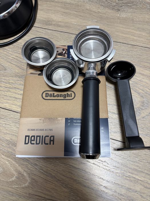 DeLonghi Dedica Style EC685 – НОВА, пълен комплект