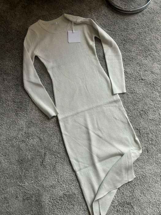 Дълга рокля с цепка и брокат