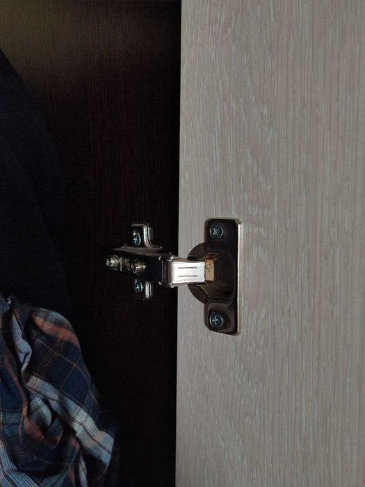 Продам плательно-вещевой шкаф