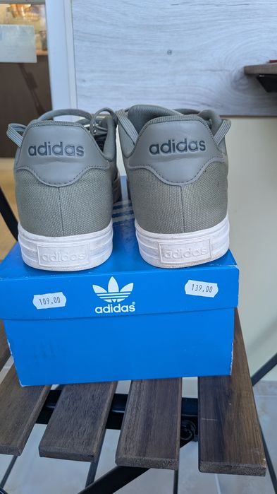 Маратонки Adidas 44 2/3