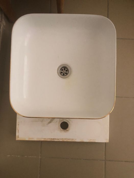 Раковина в хорошем состоянии