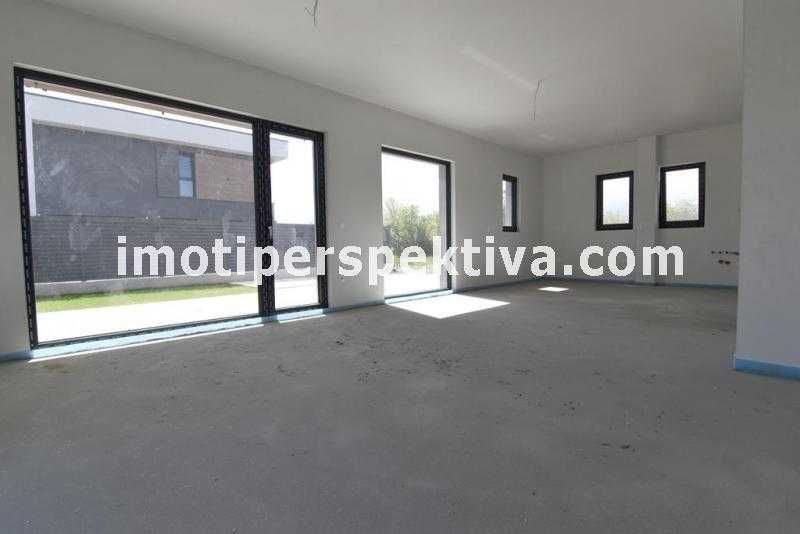 реф.19385 Чисто нова къща с две паркоместа-Коматевско шосе!