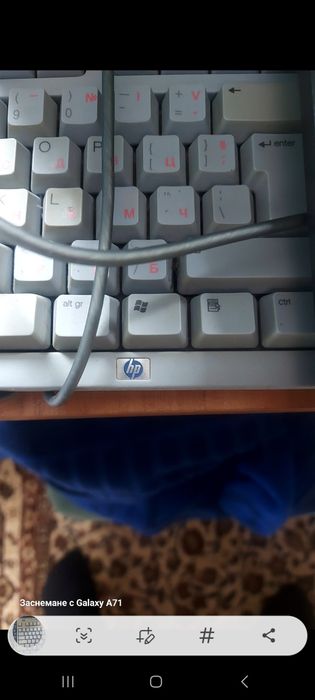 Стари компютри ,монитор и две клавиатури HP