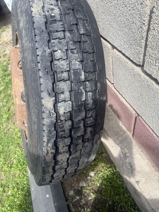 Шины на камаз в хорошем состояние