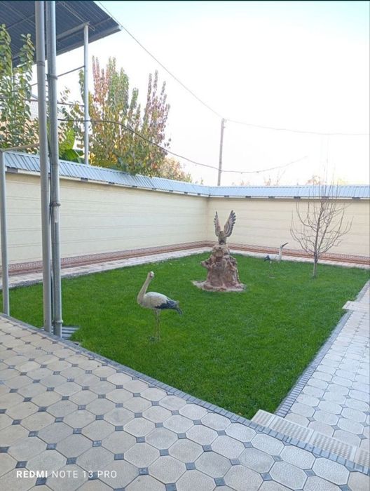 yunusobod farog'at kochada 8xonali 2 etaj hovli sotiladi!