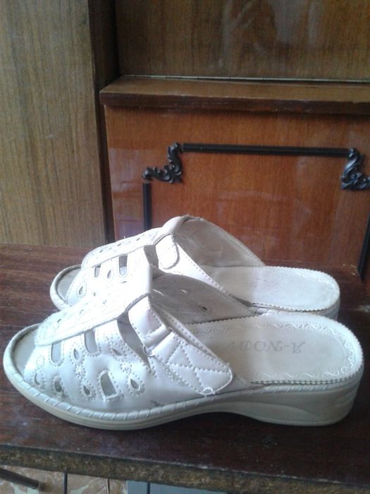 Женская обувь разная