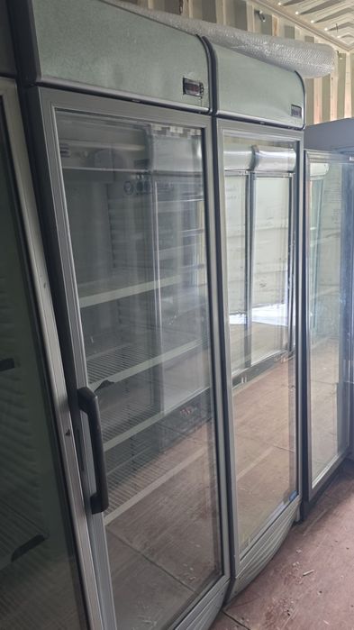 Продам витринный холодильник однодверный