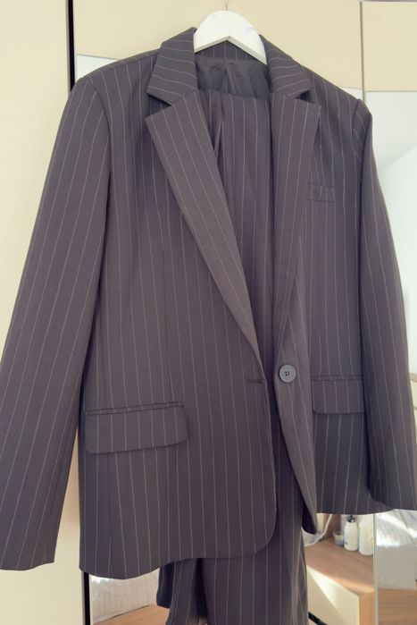 Оувърсайз костюм, черен/леко райе