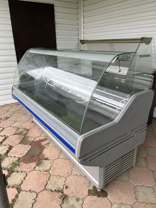 Продам витринные холодильники бу