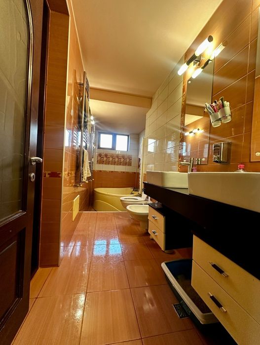 Vând casă P + M 7 camere Cihei - Oradea